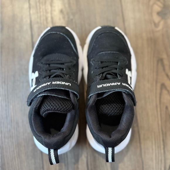 Under Armour Kids Running Shoes Black White Size 12.5K Hook & Loop - Picture 3 of 5